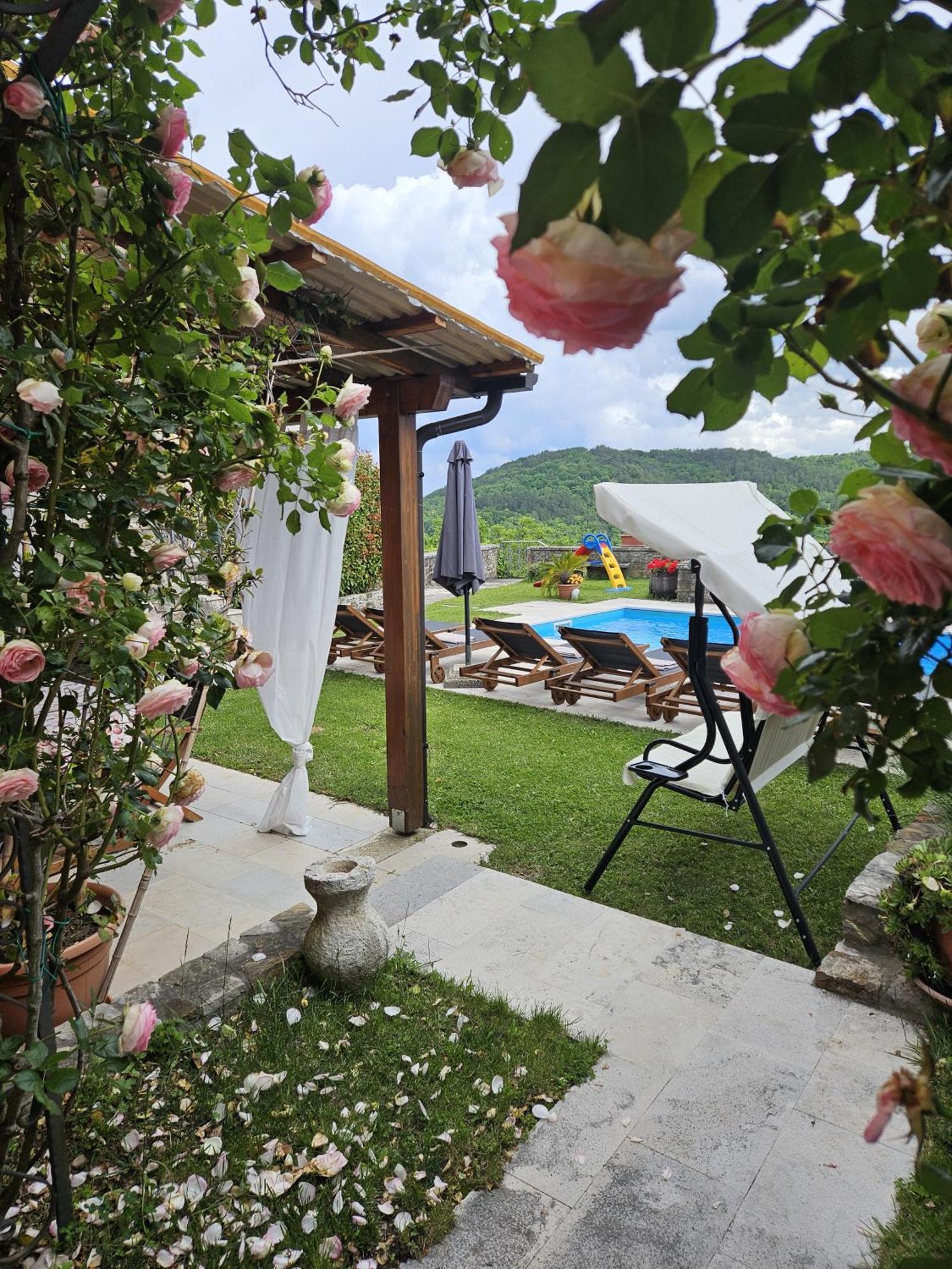 Villa Letizia Oprtalj Esterno foto