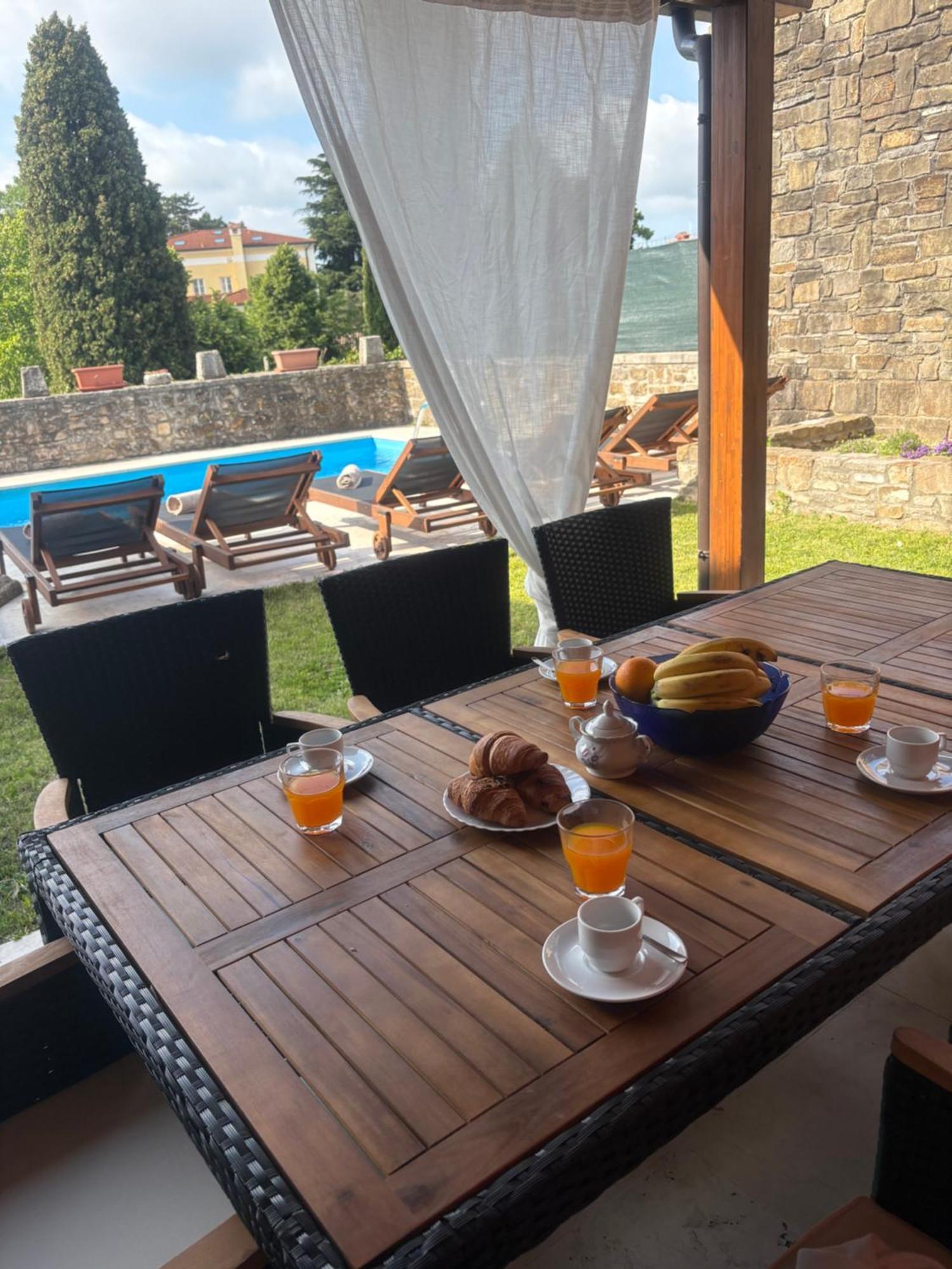 Villa Letizia Oprtalj Esterno foto