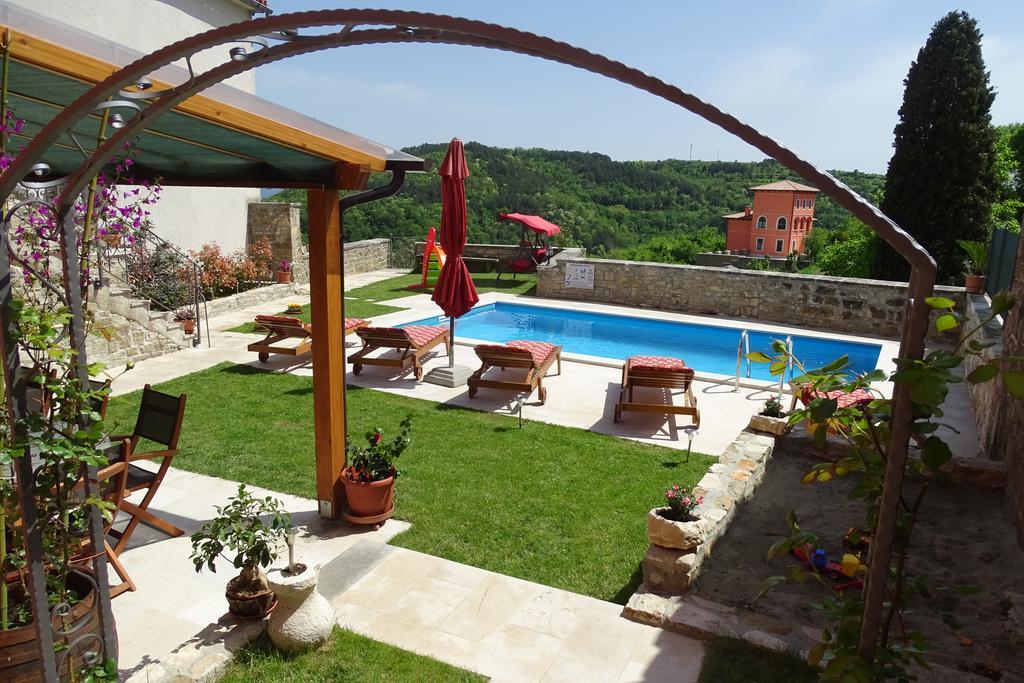 Villa Letizia Oprtalj Esterno foto